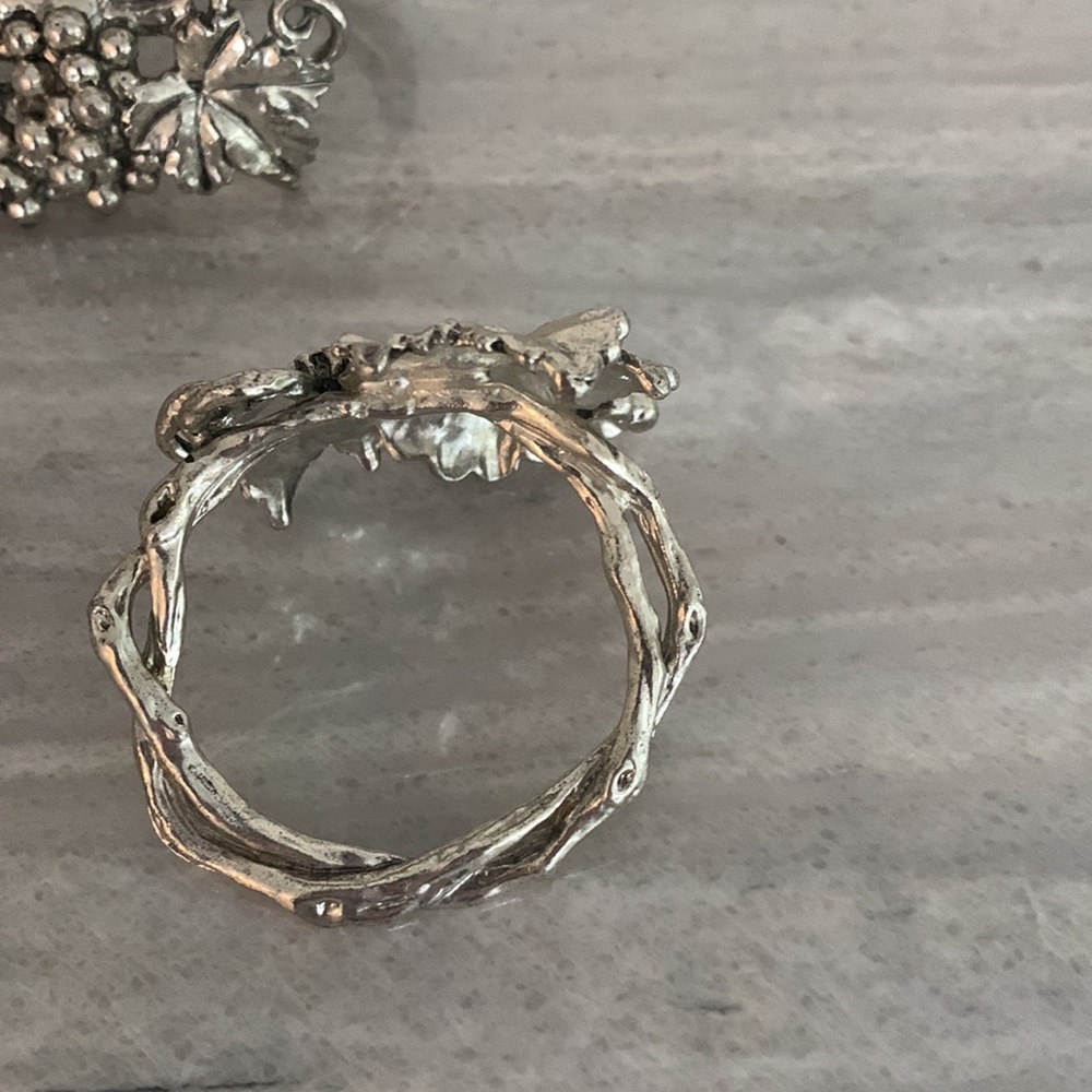 Arthur Court set of 4 napkin rings - Picture 5 of 6